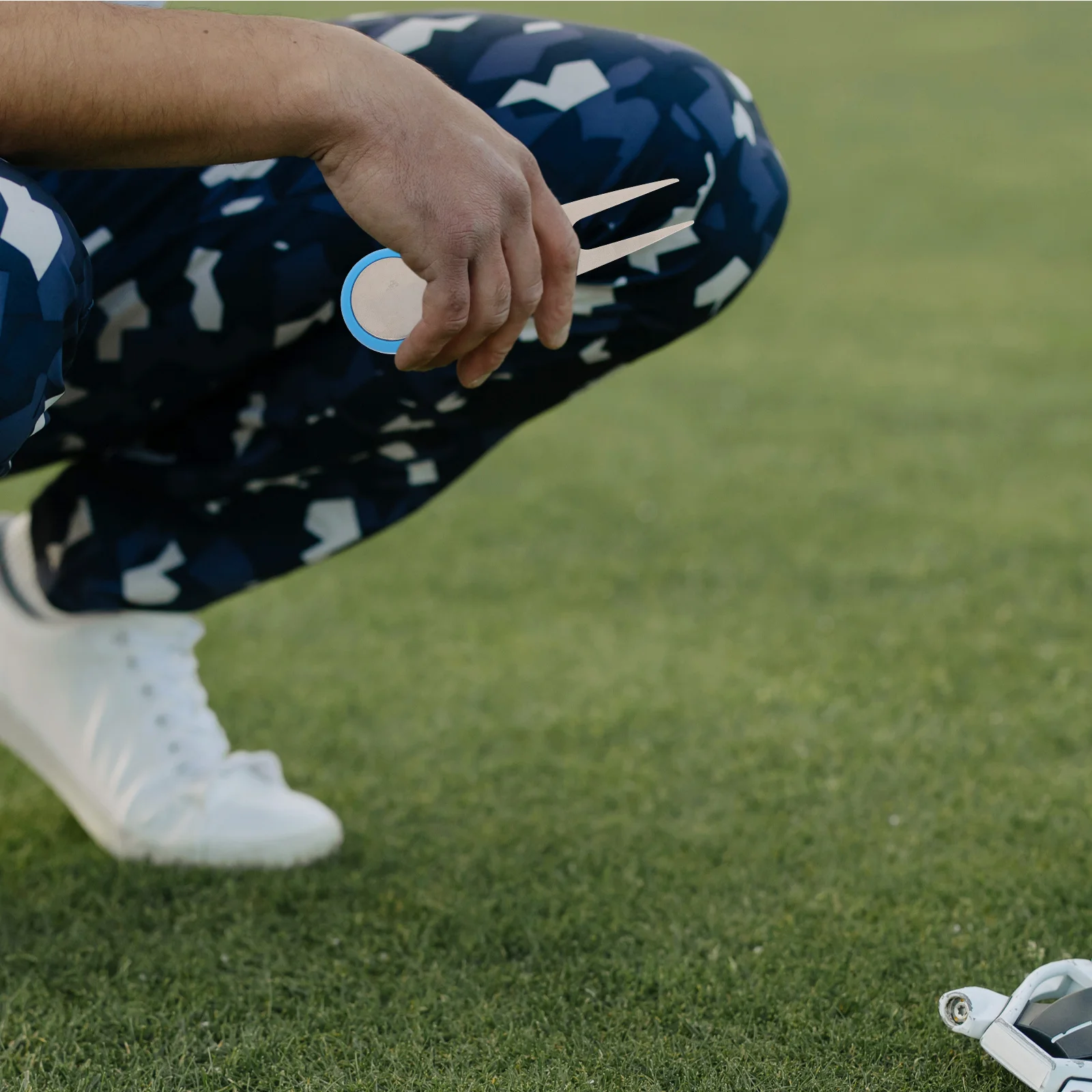 شوكة جولف ديفت أداة جولف محمولة جهاز إصلاح العشب في الهواء الطلق علامة كروية معدنية ملحقات تثبيت العشب المدمجة #6