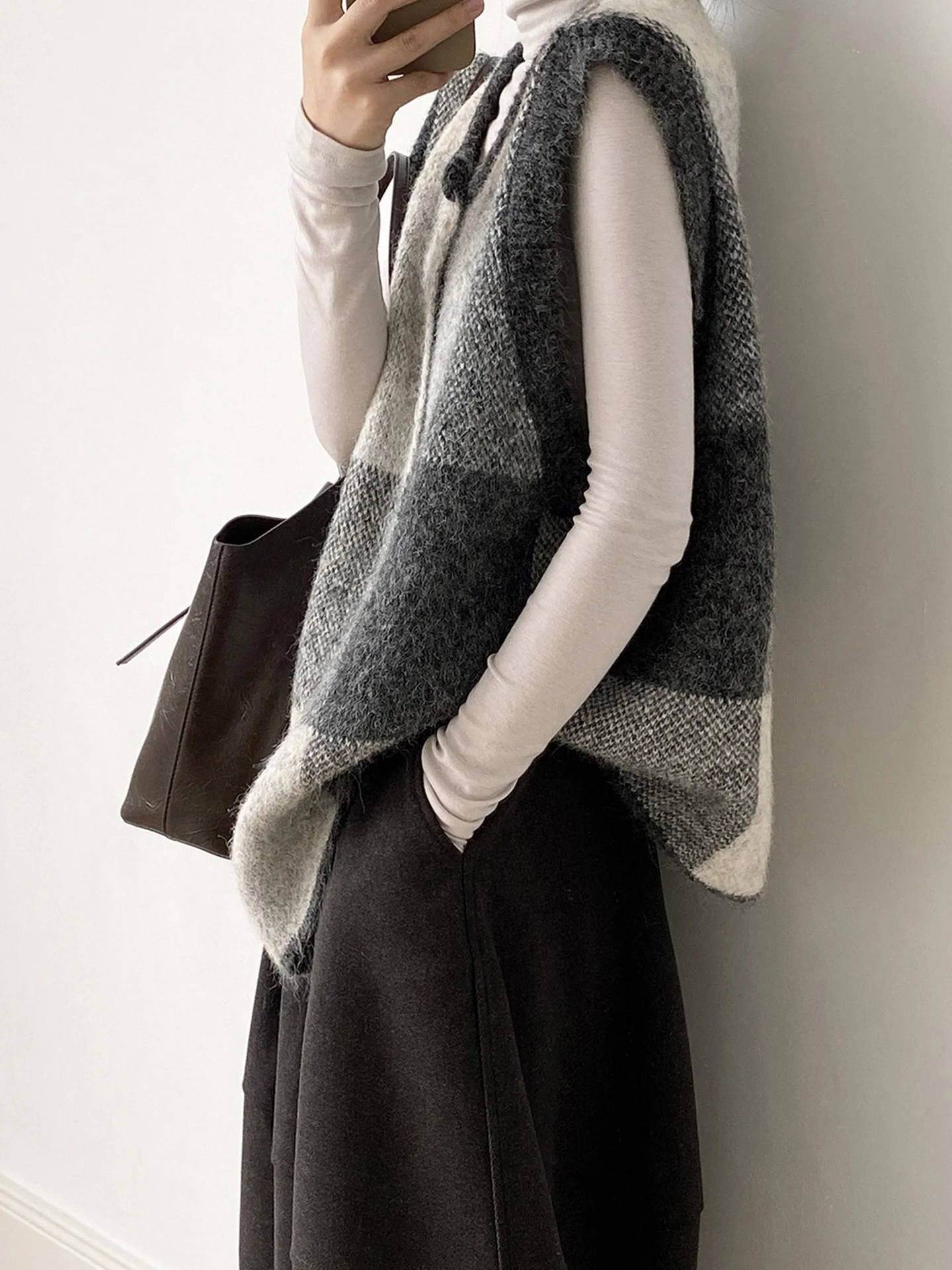 Gilet lavorato a maglia scozzese a colori unici con bottone singolo rotondo Ne Retro Sle Svel Top da donna per la stagione invernale