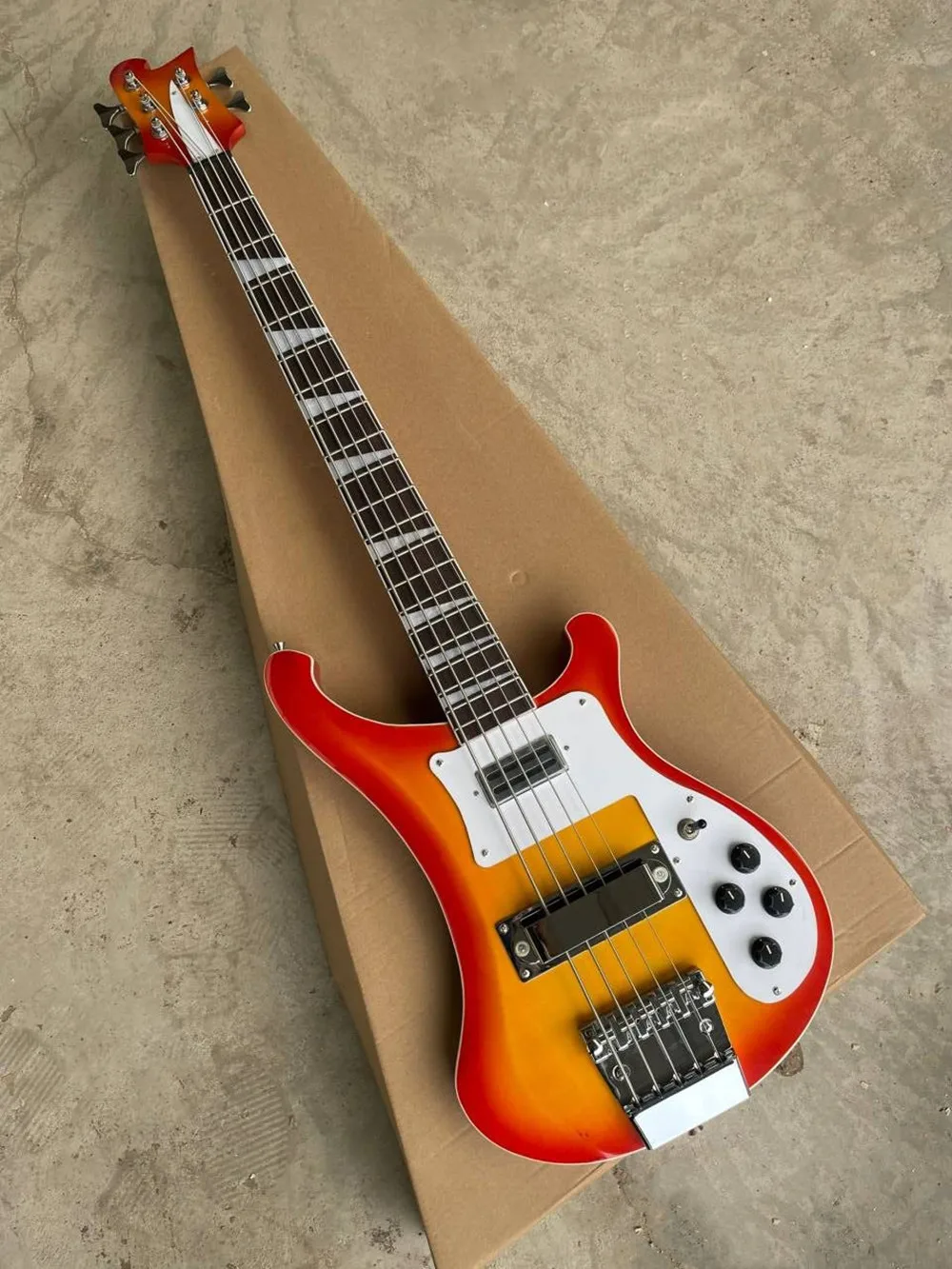 

5 strings Electric Bass Guitar with White Pickguard,Rosewood Fingerboard,Chrome Hardware,Provide customization