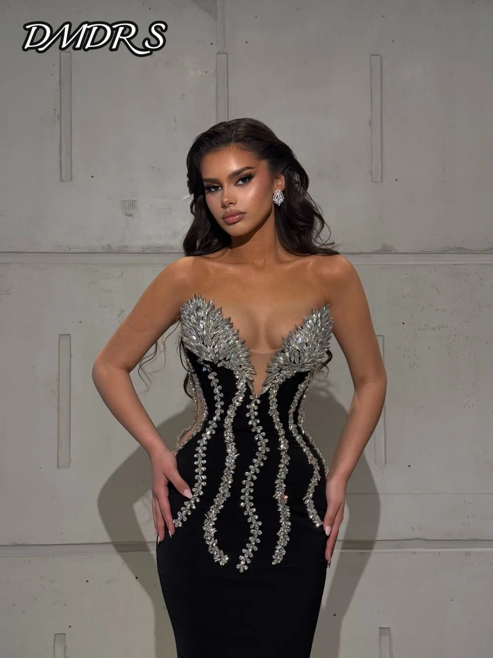 

Glamorous Strapless Evening Dress Classic Sleeveless Beaded Crystal Party Gown Glamorous Floor Length Party Dresses فساتين سهرة