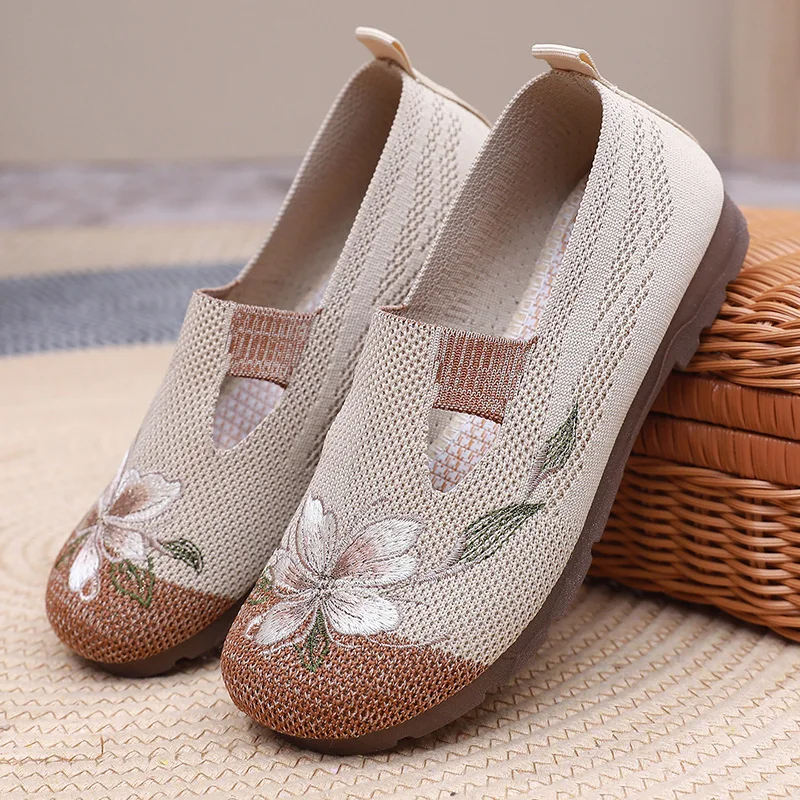 Ladies' summer 2025 breathable soft sole anti-slip mom shoes leisure mesh flat embroidered shoes image 2