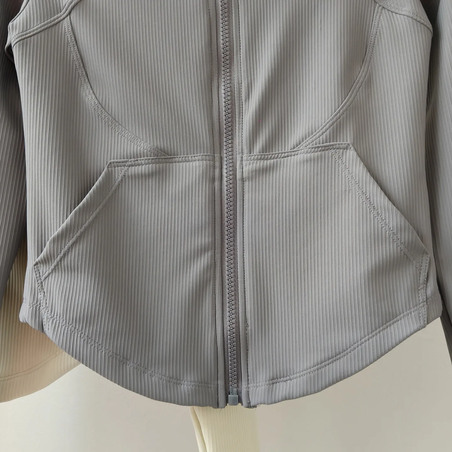 Yoga-Kleidung, langärmelige Shirts, Crop-Top, Damenjacke mit Reißverschluss und Kragen, schmal geschnittene Trainingsjacke, Laufjacke, Pilates-Fitnessjacke, Stoff – Detail 8