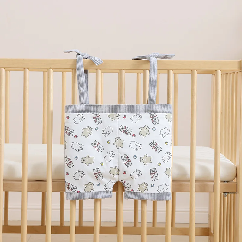 新しい漫画柄ベビーベッド吊り下げ収納バッグ、柔らかいコーデュロイ製ベビーベッドオーガナイザー、ベビーおむつ、哺乳瓶、おもちゃ用の複数のポケット付き