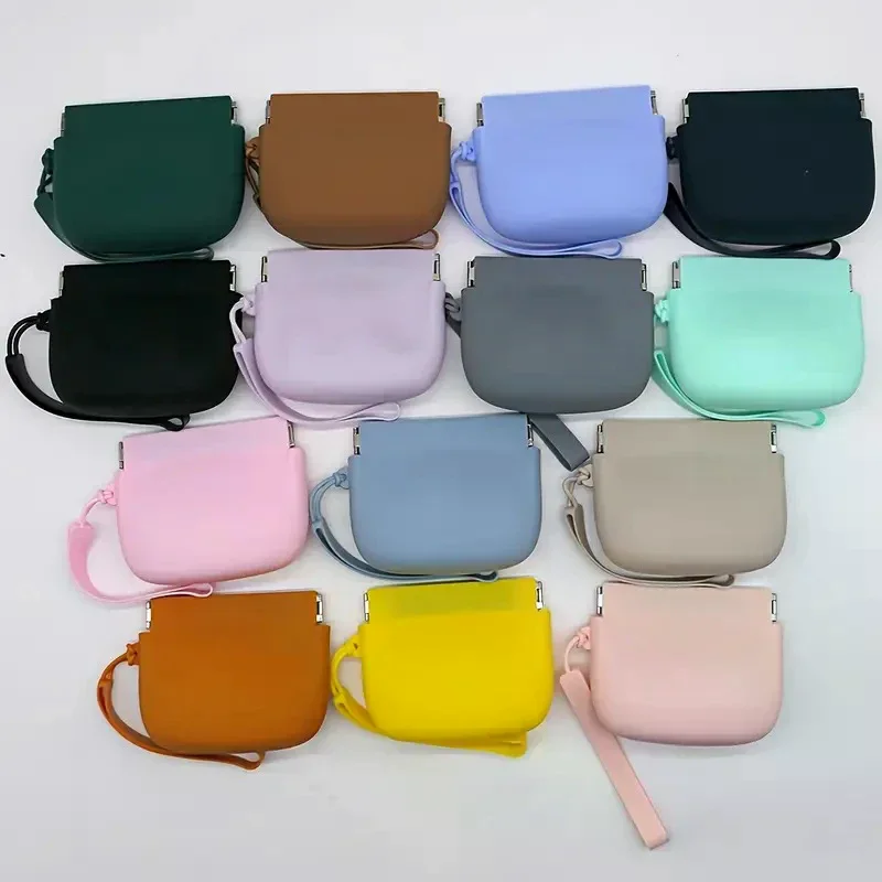 Silicone Dog Treat Pouch Portable Pet Snack Bag Easy To Clean Waterproof For Outdoor Training With Secure Lock Dog Food Containe