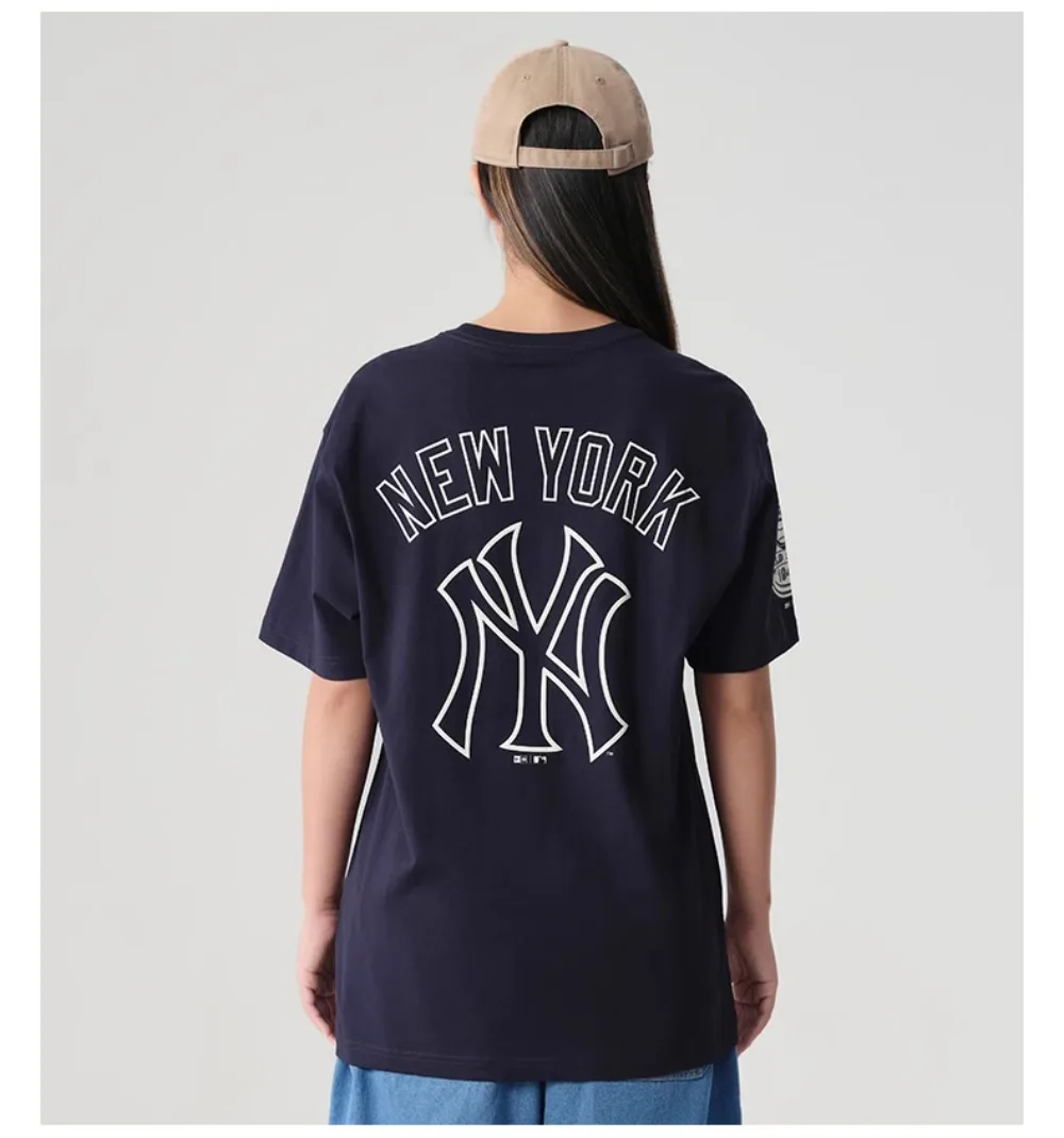 تي شيرت New Era Mlb مطبوع عليه حروف برقبة دائرية وأكمام قصيرة، نفس النمط للرجال والنساء، أزرق