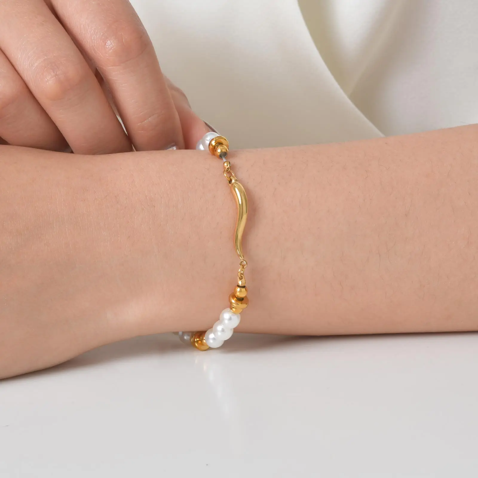 Elegant Pepper Imitation Pearl Bead Bracelet for Women,Gold Color Stainless Steel Chain Bracelets,Fashion Jewelry Gift