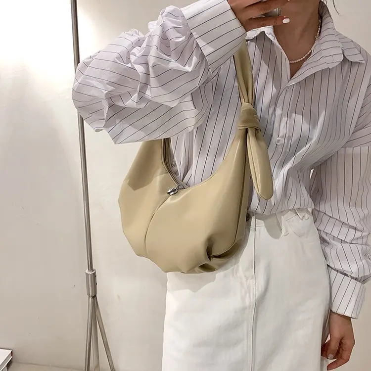 حقيبة منتفخة كلاسيكية كورية فرنسية، حقيبة كتف سحابة من الجلد الناعم للنساء، محفظة كروس أنيقة للخريف والشتاء