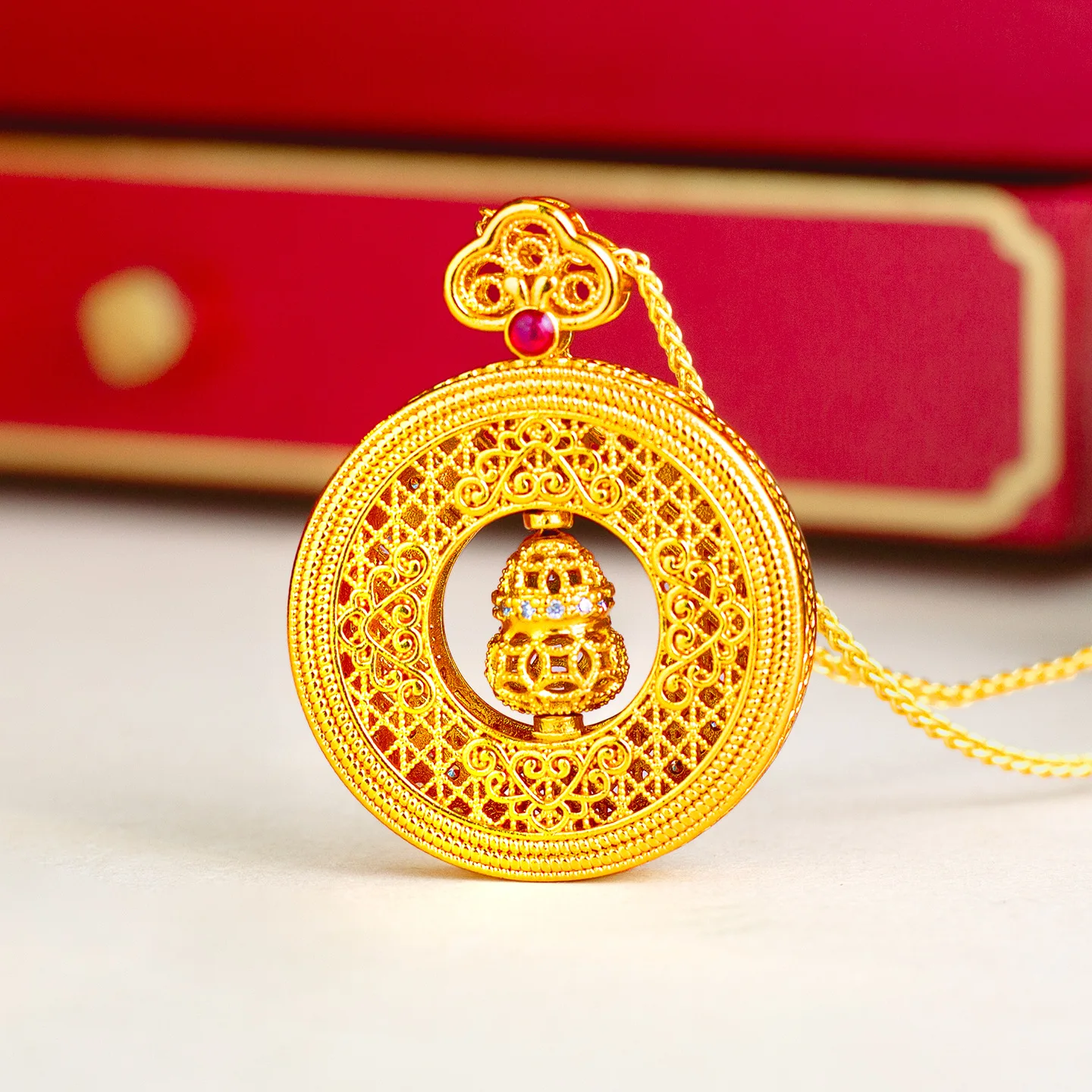 Hollow and rotatable gourd-shaped compass pendant, ancient style, retro Chinese trend necklace 9999gold