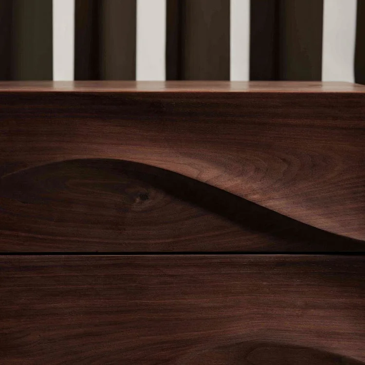 طاولة تخزين فاخرة من الخشب الشمالي بجانب السرير ودرج غرفة النوم وطاولة بجانب السرير