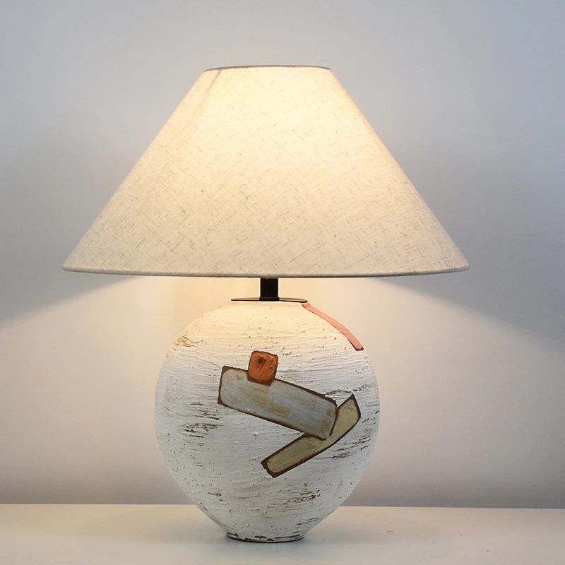 Lámpara de Mesa de Cerámica Pintada a Mano Estilo Vintage, Base de Cerámica Hecha a Mano con Pantalla de Tela Beige, Lámpara de Noche para Mesa de Noche de Estilo Mid-Century