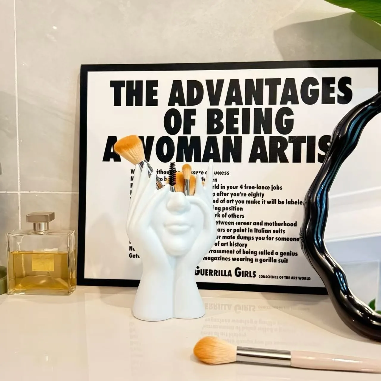 Modern Abstract Human Face Art Storage Holder, Multi-Purpose Decorative Pen Cup & Makeup Brush Organizer, Stackable Freestanding Desktop Container for Office Desk, Vanity, Bedroom, Home Decor & Gifting