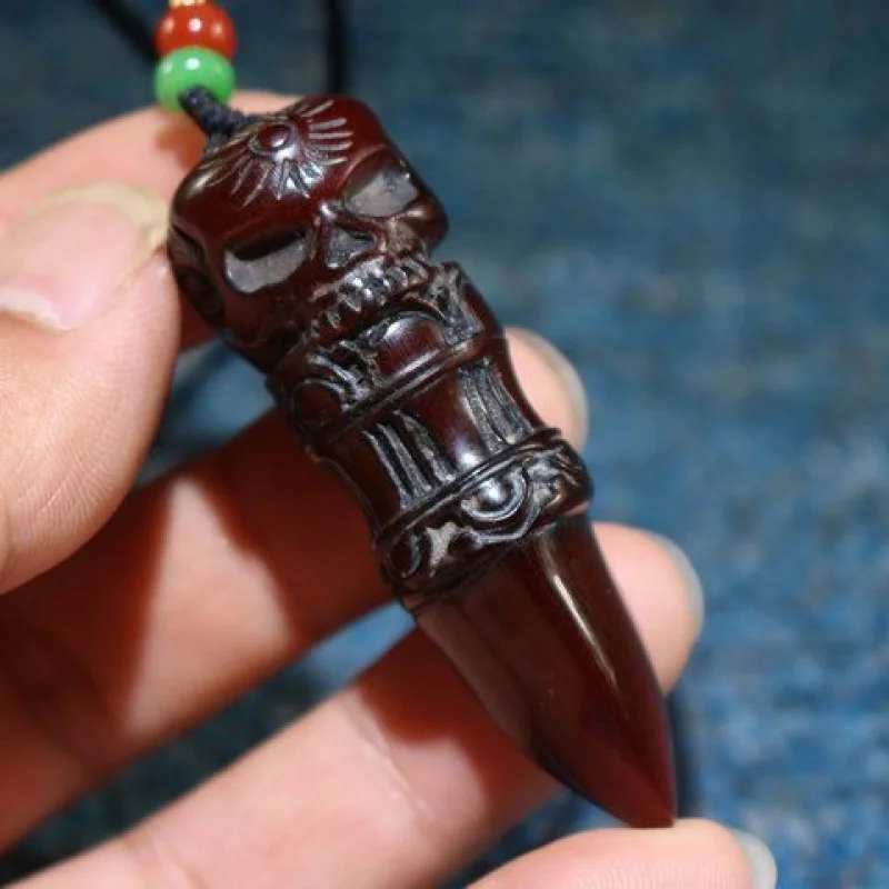 

Антикварный кулон-пестик из рога яка, культурный аксессуар