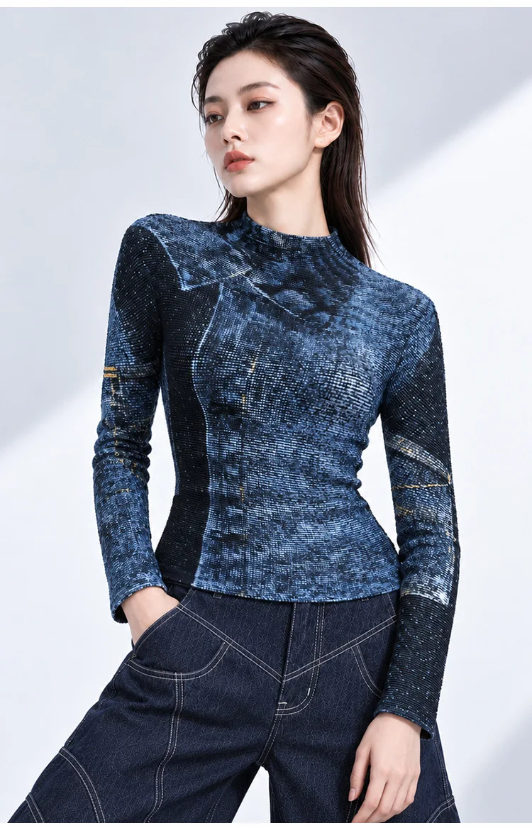 Issey-style long-sleeve early autumn top—slim-fit, stretchy, and figure-flattering; a unique piece ideal for layering.
