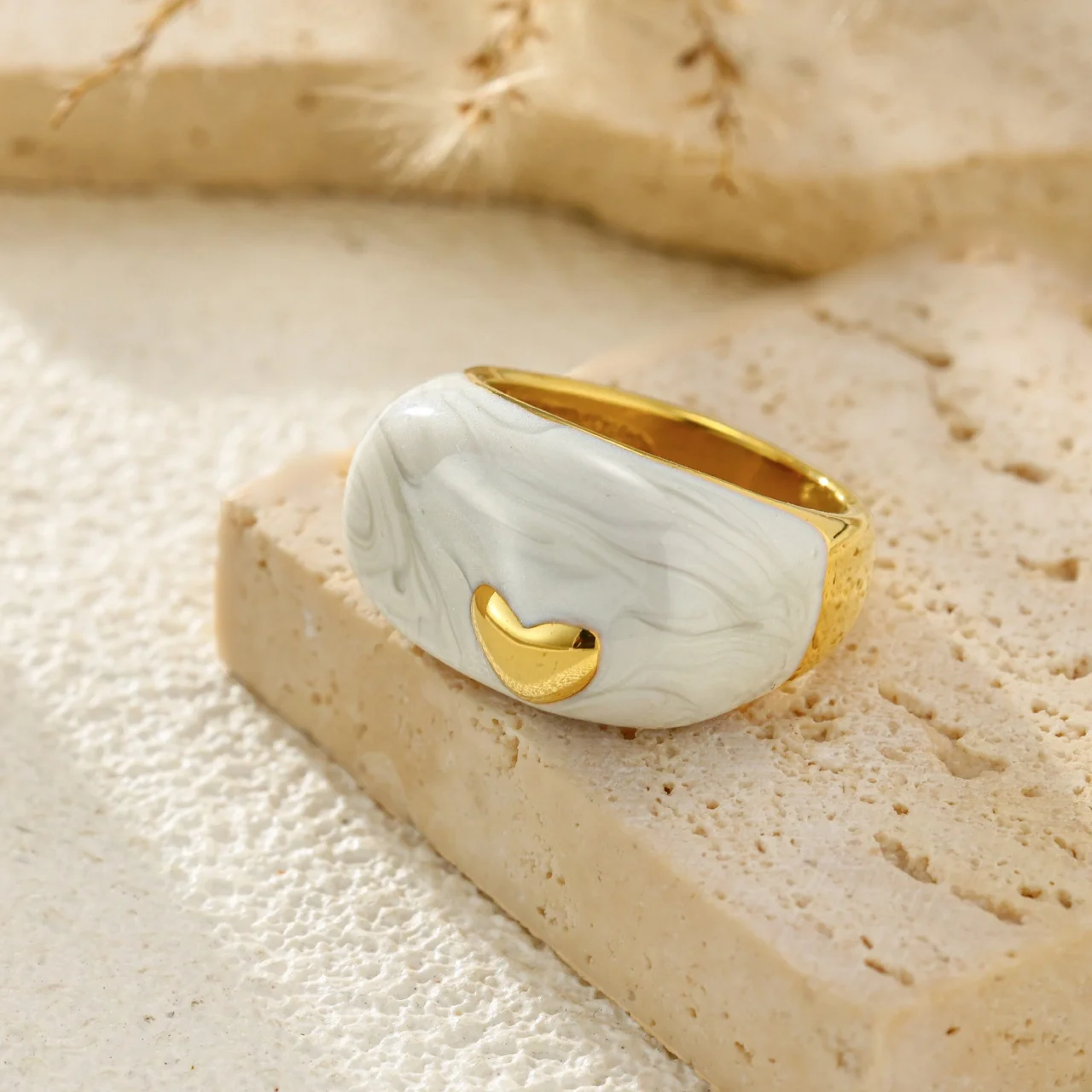 Wholesale Stainless Steel 18K Gold Plated Milky White Marble Swirl Enamel Wide Ring With Tiny Gold Heart Retro Fashion Jewelry