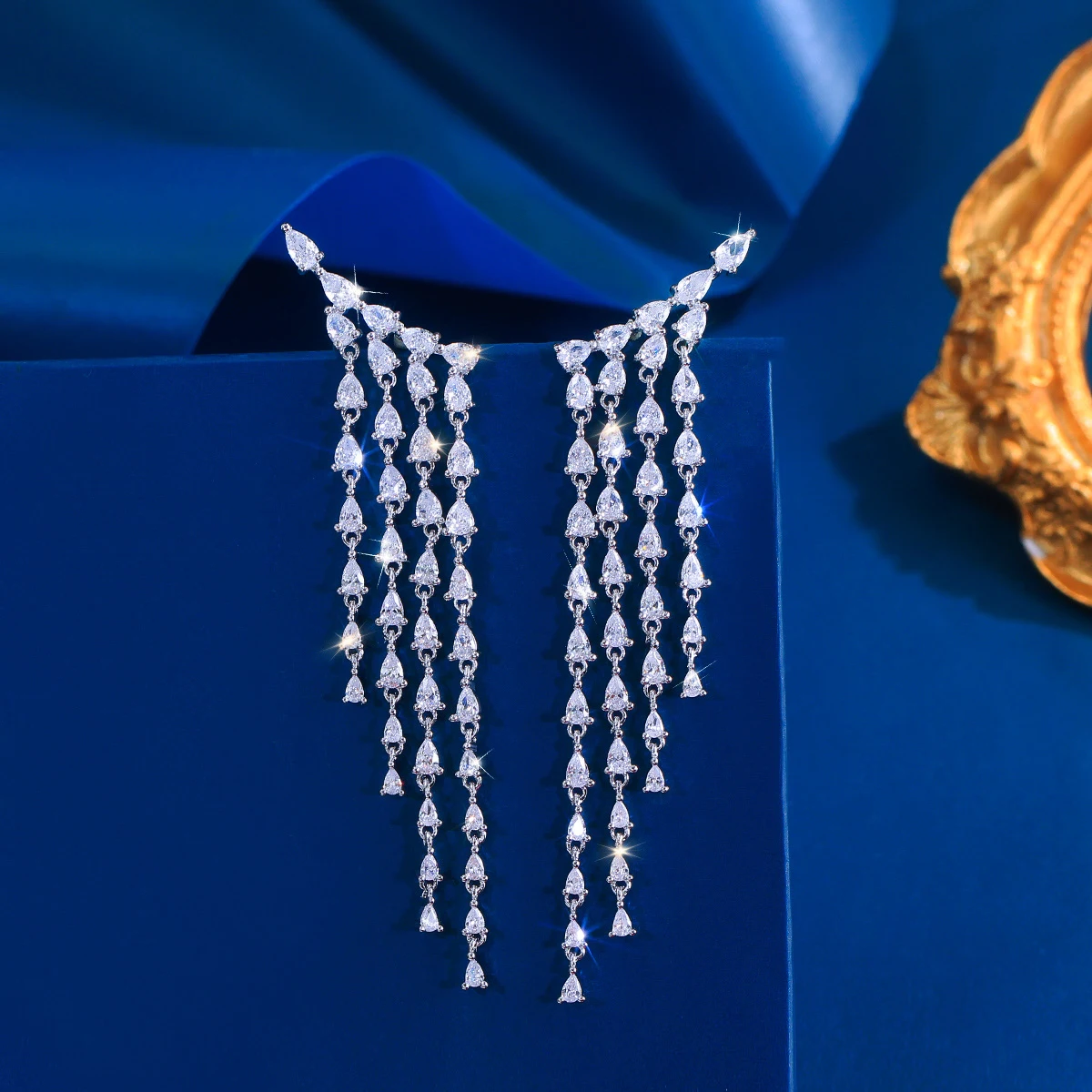 CWWZircons Luxuriöse Glänzende CZ-Quasten-Wassertropfen-Cluster Lange Hängeohrringe für Damen, Brautschmuck, Hochzeitsschmuck, Party-Schmuck, Großhandel E1179 – Detail 7