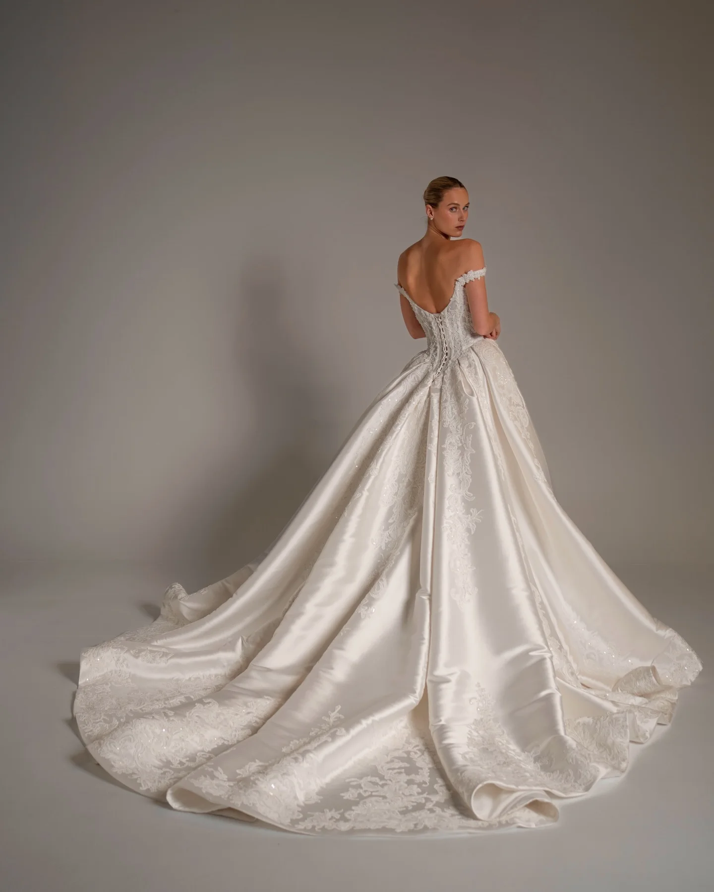 Lace Wedding Dress Satin Ball Gown Dresses For Bride Off Shoulder Vestidos De Novia Princesa Elegantes Talla Grande Alta Costura