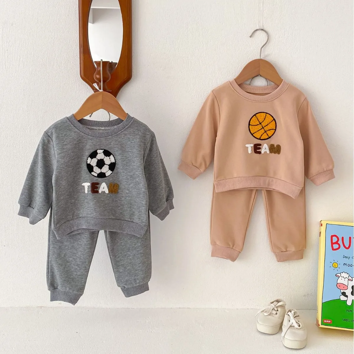 

2024 spring embroidery kids Sweatshirts Sets Child New Style O-neck Hoodies +Trousers Baby Boys Casual 2color Tracksuits