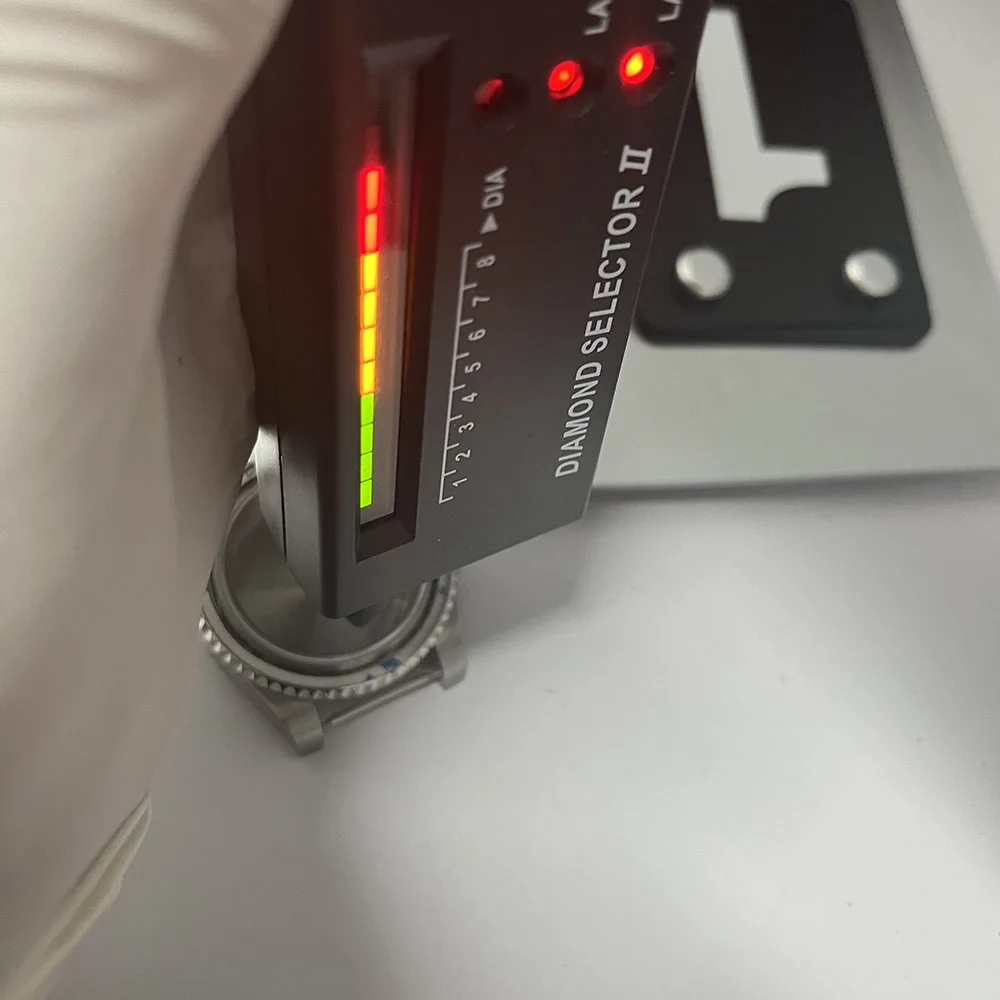 The 40mm NH35 case is suitable for GMT watch modules, NH35, NH36, Miyata 8205, 8215, flat glass without magnifying glass