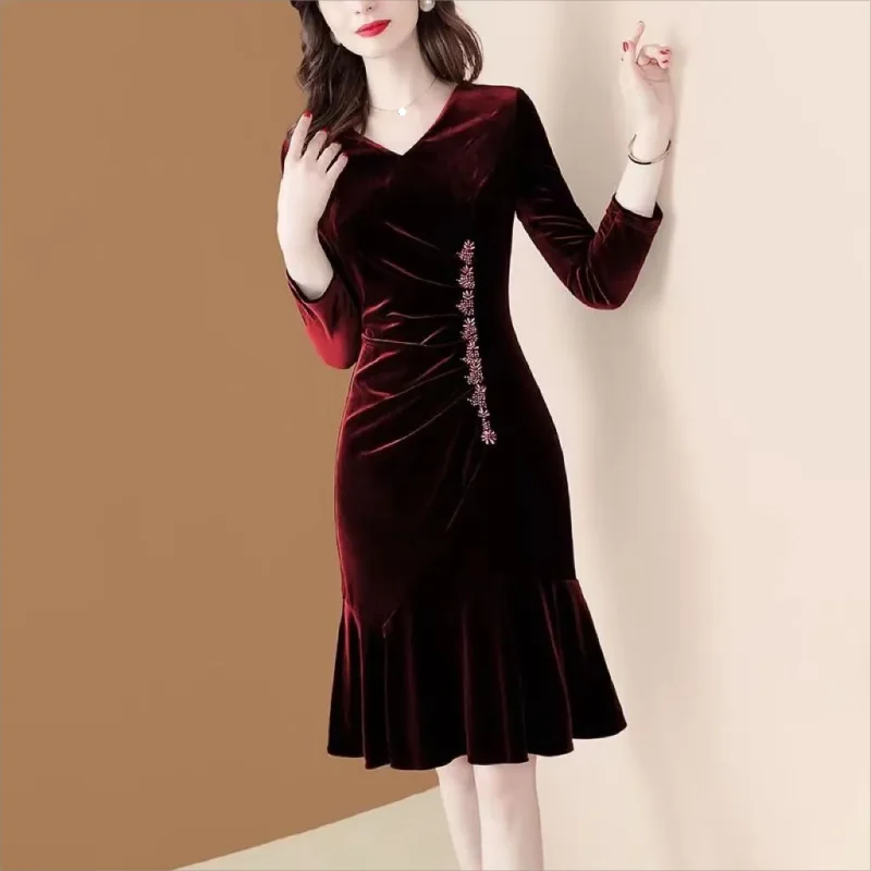 

Black dress women new style elegant mid-length slim V-neck velvet long-sleeved fashionable women's fishtail dress