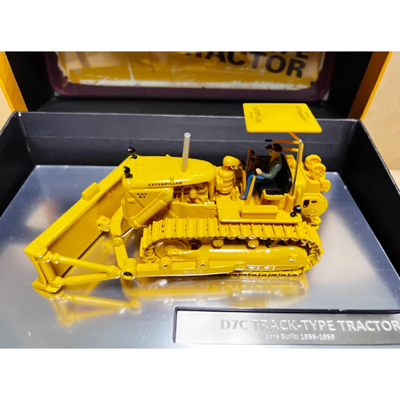 

Diecast 1:50 Scale Alloy D7C Bulldozer Model Finished Product Simulation Toy Collection Gift Static Display 85577