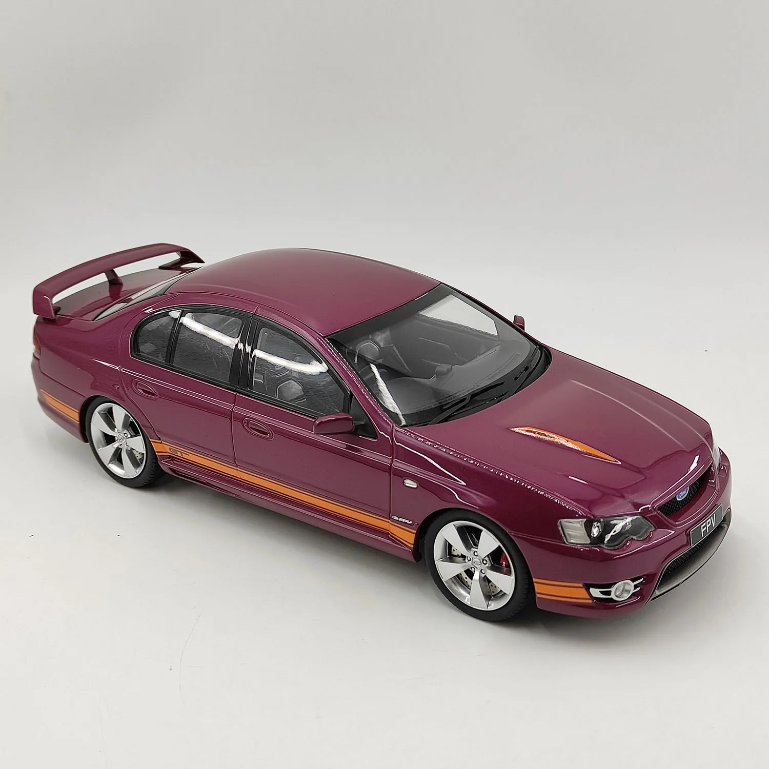 

BIANTE 1:18 Scale Diecast Alloy Ford HSV 20TH Limousine Toys Cars Model Classics Nostalgia Adult Gifts Souvenir Static Display