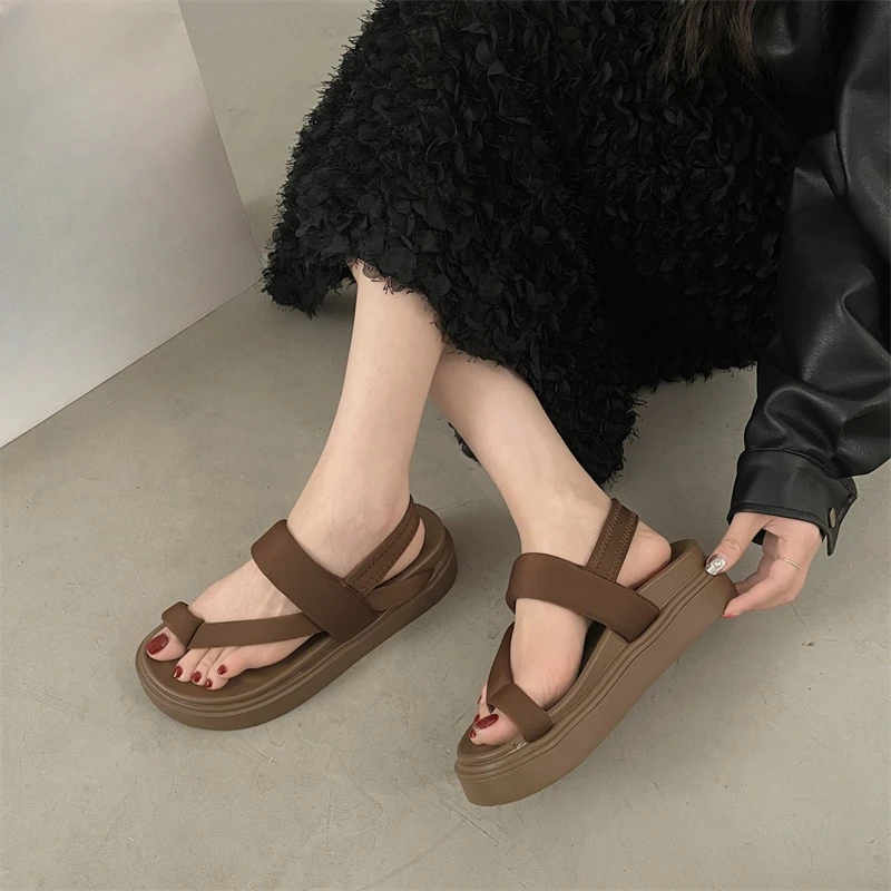 New Summer Fashionable Comfortable and Casual Cross-strap Thick-soled Platform Sole Wear-resistant Women\'s Sandals