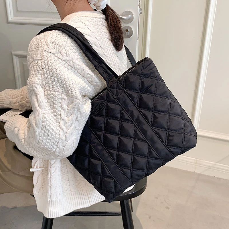 MOODS Padded Shoulder Bags For Women Diamond Pattern Golden Nylon Fabric Soft Tote Bag 2023 Winter Warm Large Capacity Shoppers