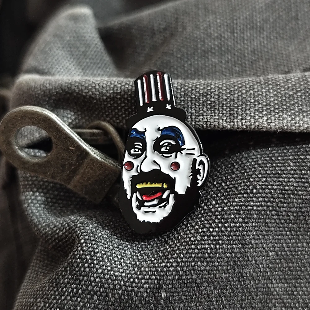 

Аксессуары для костюмов на Хэллоуин, декоративные значки, значки с логотипом лидера криминальной группы, броши, аксессуары для фанатов в стиле темного хоррора.