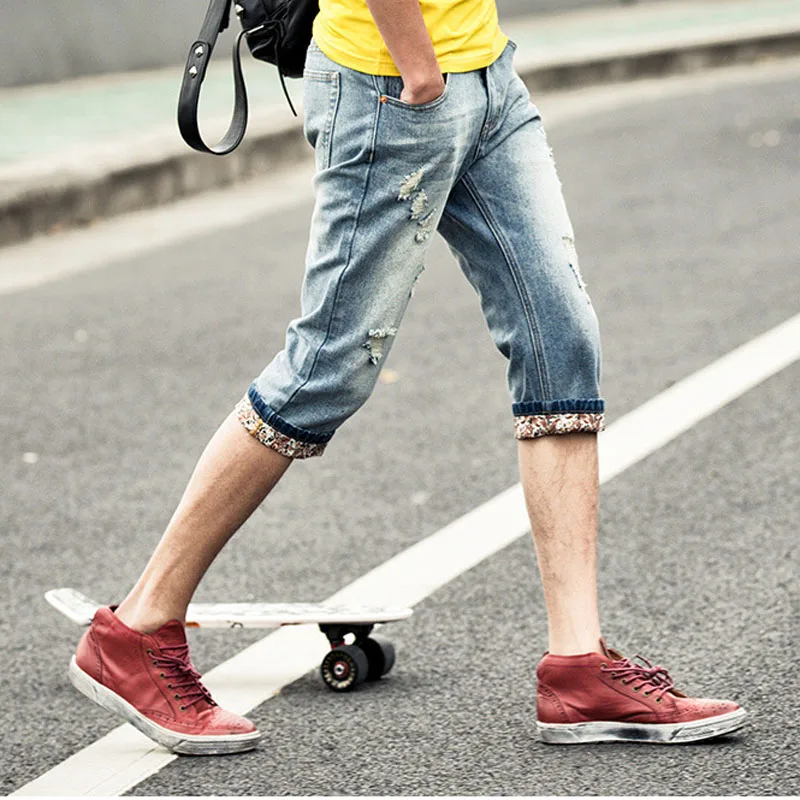 Summer 2022 Wear Ripped Hole Denim Cropped Trousers Male Korean Slim Feet Ultra Thin Denim Cropped Trousers Youth Capri Jean Men