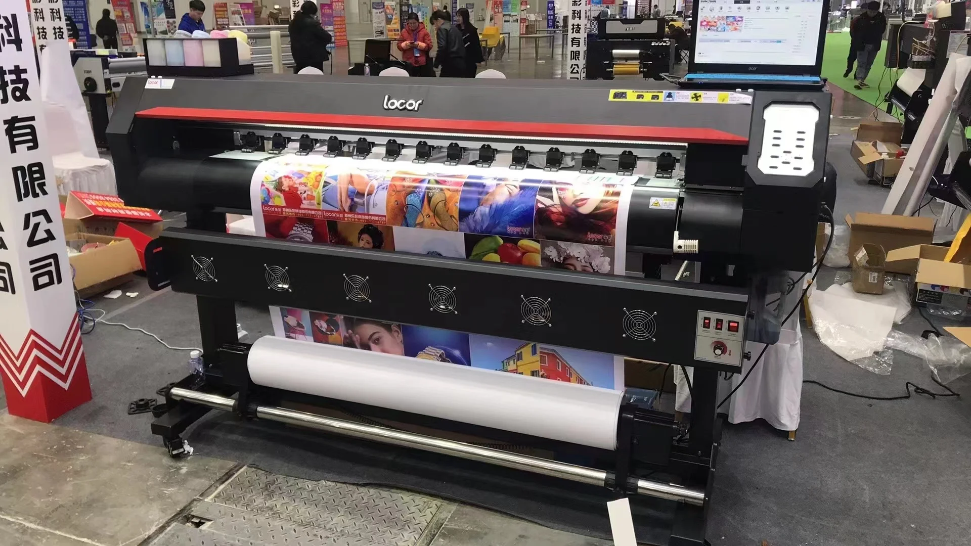 طابعة ذات تنسيقات كبيرة عالية الجودة 1.6 م/1.8 م طابعة صديقة للبيئة للإعلان عن الطباعة التسامي للطباعة المرنة