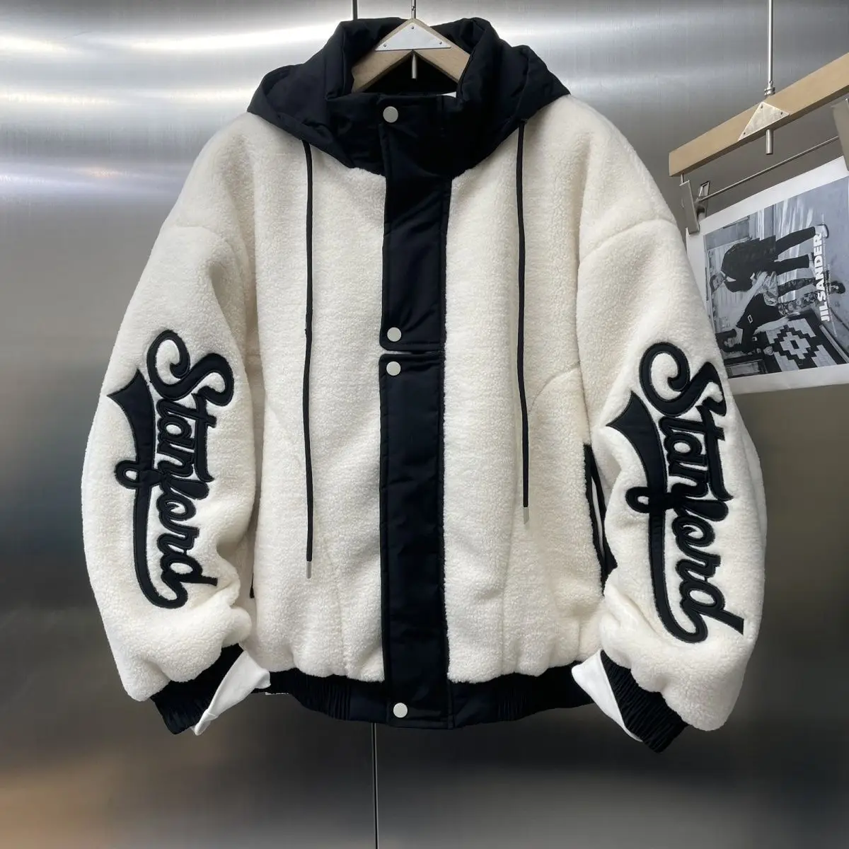 

2025 Winter Thiened Trendy Brand Spliced Lamb Fur Cotton Jaet Men Hooded Loose Warm Cotton Coat Top Stand Fit Youth Sle