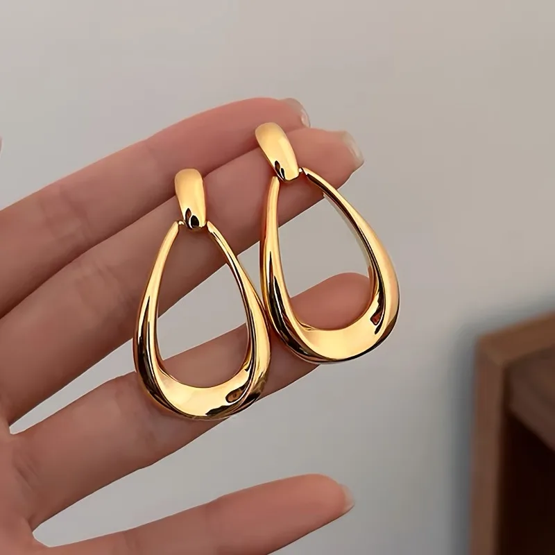 One Pair of European and American Personality Light Luxury Niche Design High-End Retro Exquisite Classic Geometric Zinc Alloy