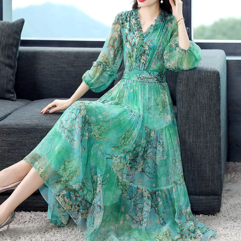 Hochwertiges Seidenkleid mit V-Ausschnitt, mittlerer bis langer Stil, neuer Frühling/Sommer 2025, einfarbiges Temperament, A-Linien-Kleid aus Maulbeerseide