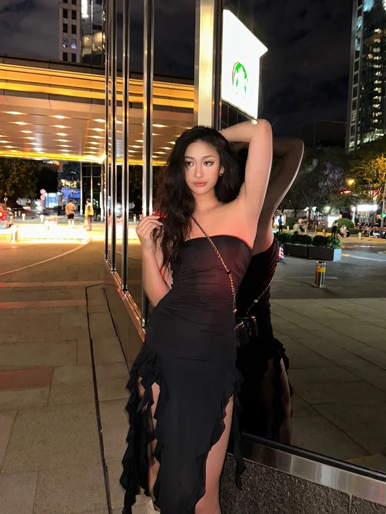 فستان نسائي مثير بدون حمالات مكشوف الأكتاف متوسط الطول مع حافة كشكش فستان على طراز سبليت لصيف 2025 فستان حفلات بقصة ضيقة