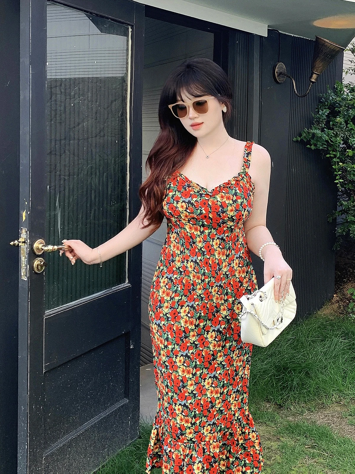 

Летнее повседневное платье-макси с цветочным принтом для полных женщин, винтажный гонконгский стиль, на бретельках, модное