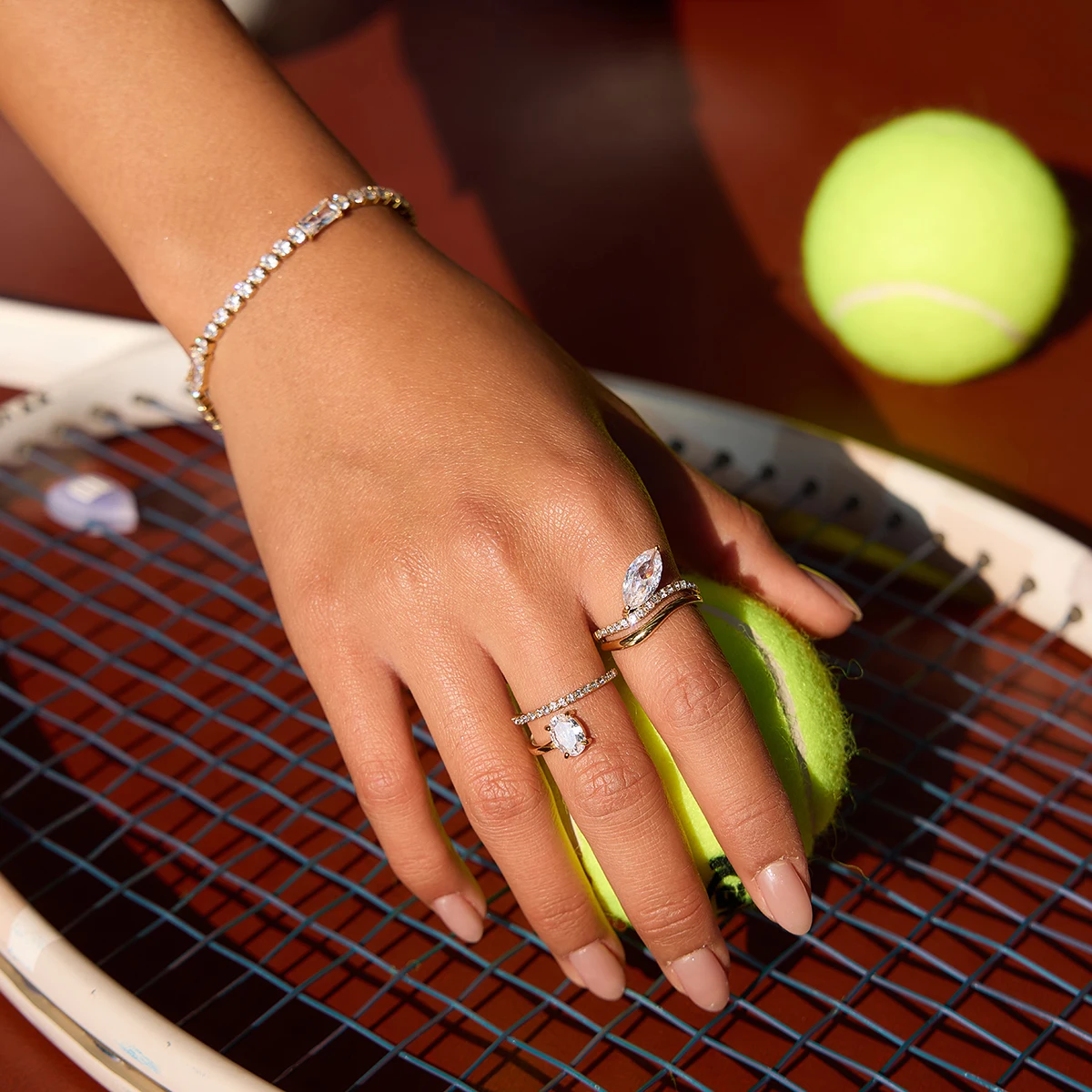 Anel Ajustável de Aço Inoxidável Yori com Zircônia Cúbica Brilhante, Revestido em PVD 18K, Joias Premium em Alta Tendência para Presentes Femininos