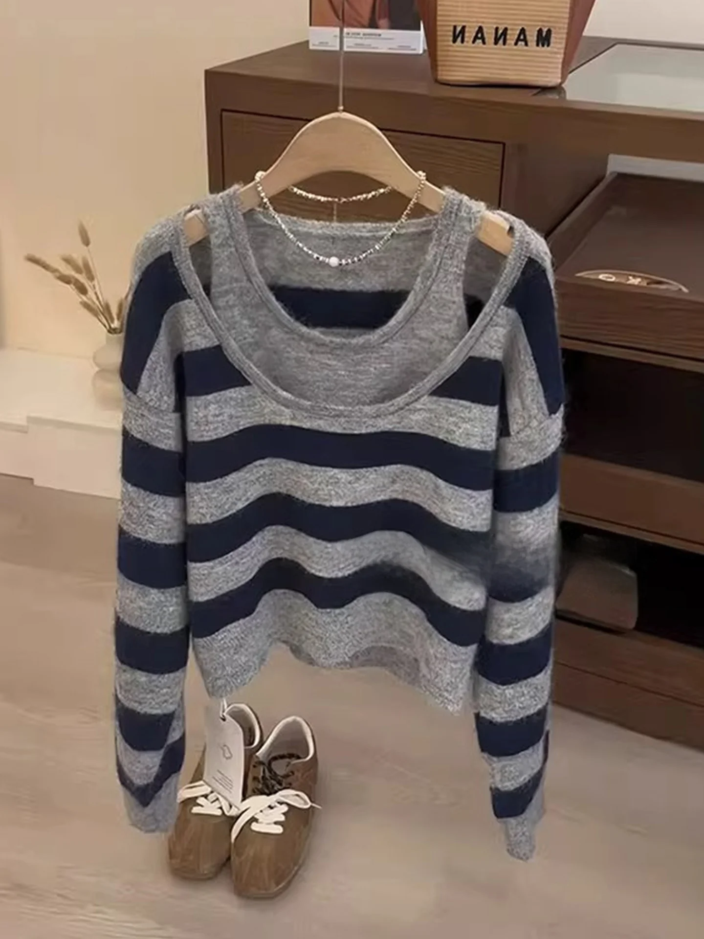 

Вязаный свитер в полоску с открытыми плечами, длинными рукавами, имитация двухслойности, осенний топ в стиле колор-блок, женская модная одежда