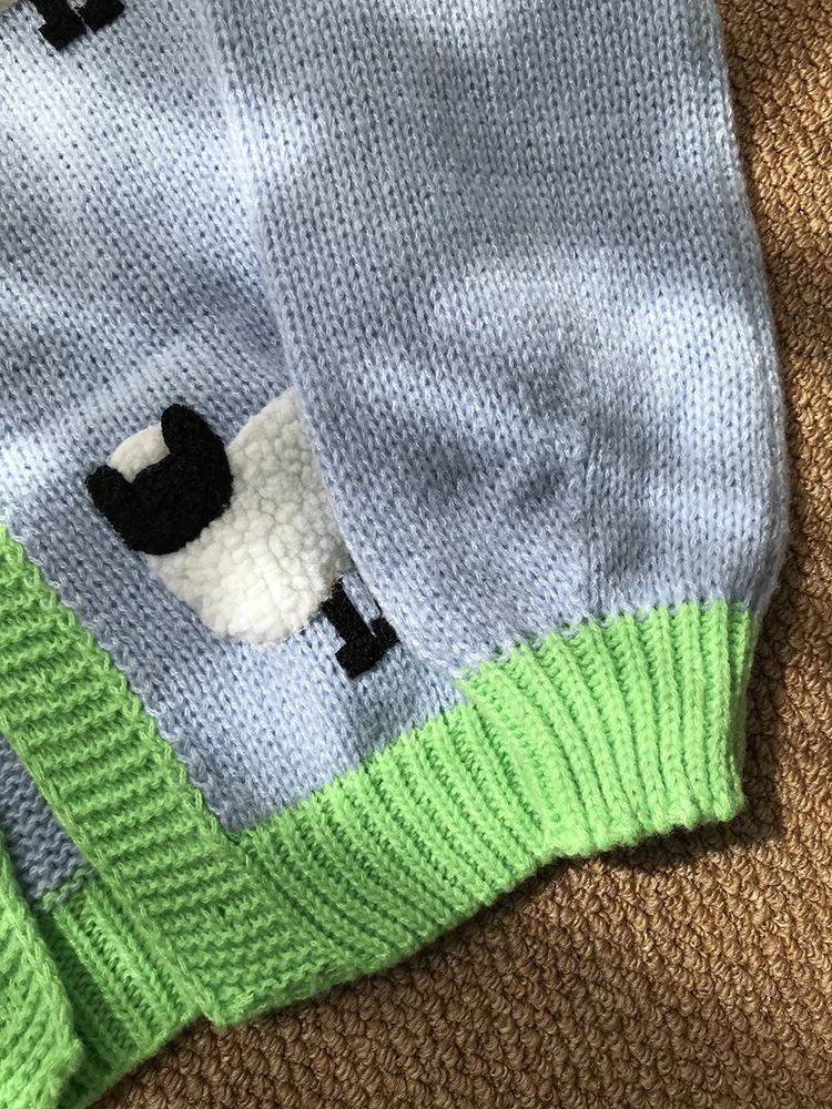 รูปแบบแกะ Chunky เสื้อสเวตเตอร์ถักปุ่มด้านหน้าน่ารักการ์ตูนเสื้อกันหนาวแขนยาว V คอฤดูใบไม้ร่วงผู้หญิงจัมเปอร์เสื้อถัก