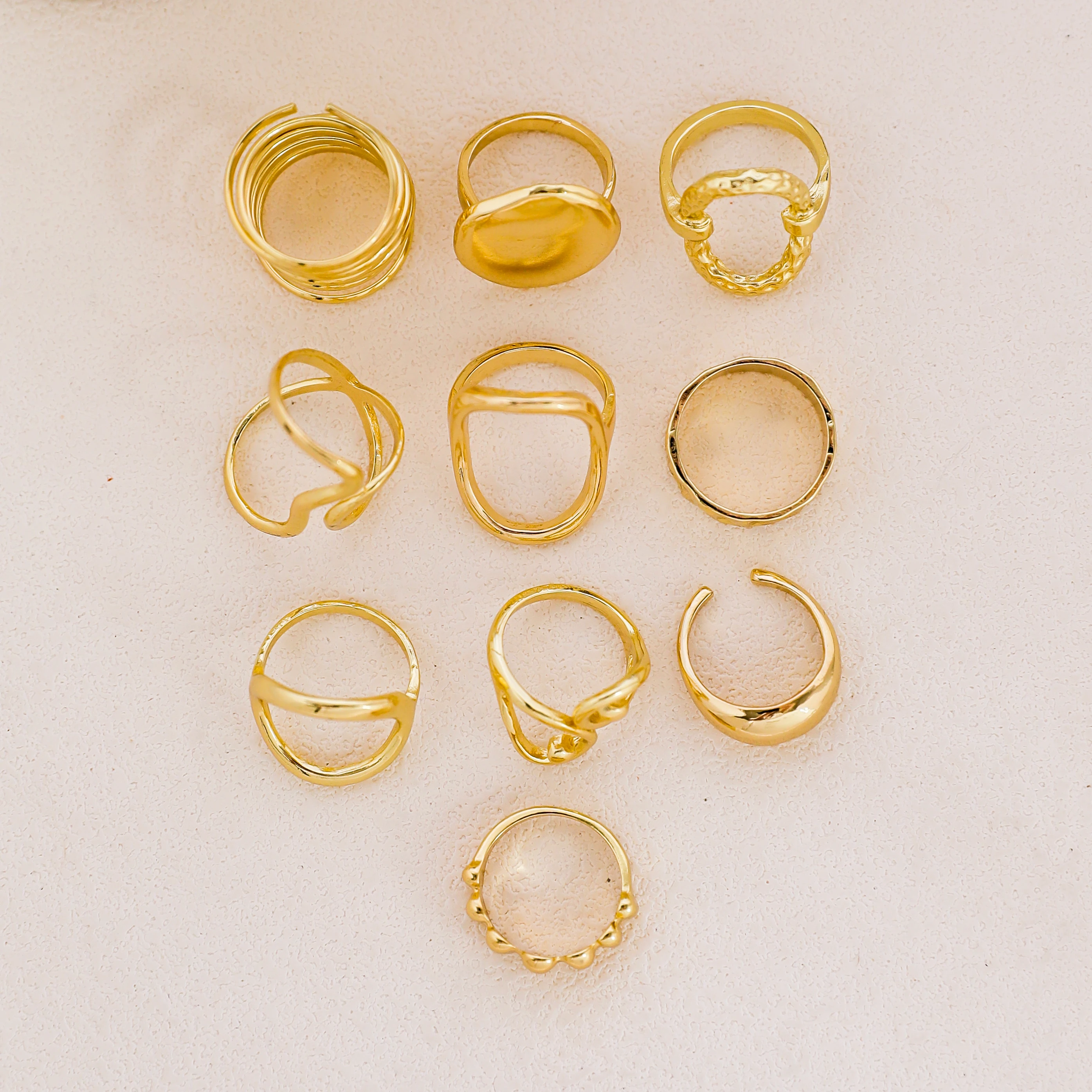 Neues 10-teiliges Set Unregelmäßiger Glatter Ringe für Frauen, Geometrische Übertriebene Goldfarbene Fingerringe, Vintage Mode Party Schmuck – Detail 6