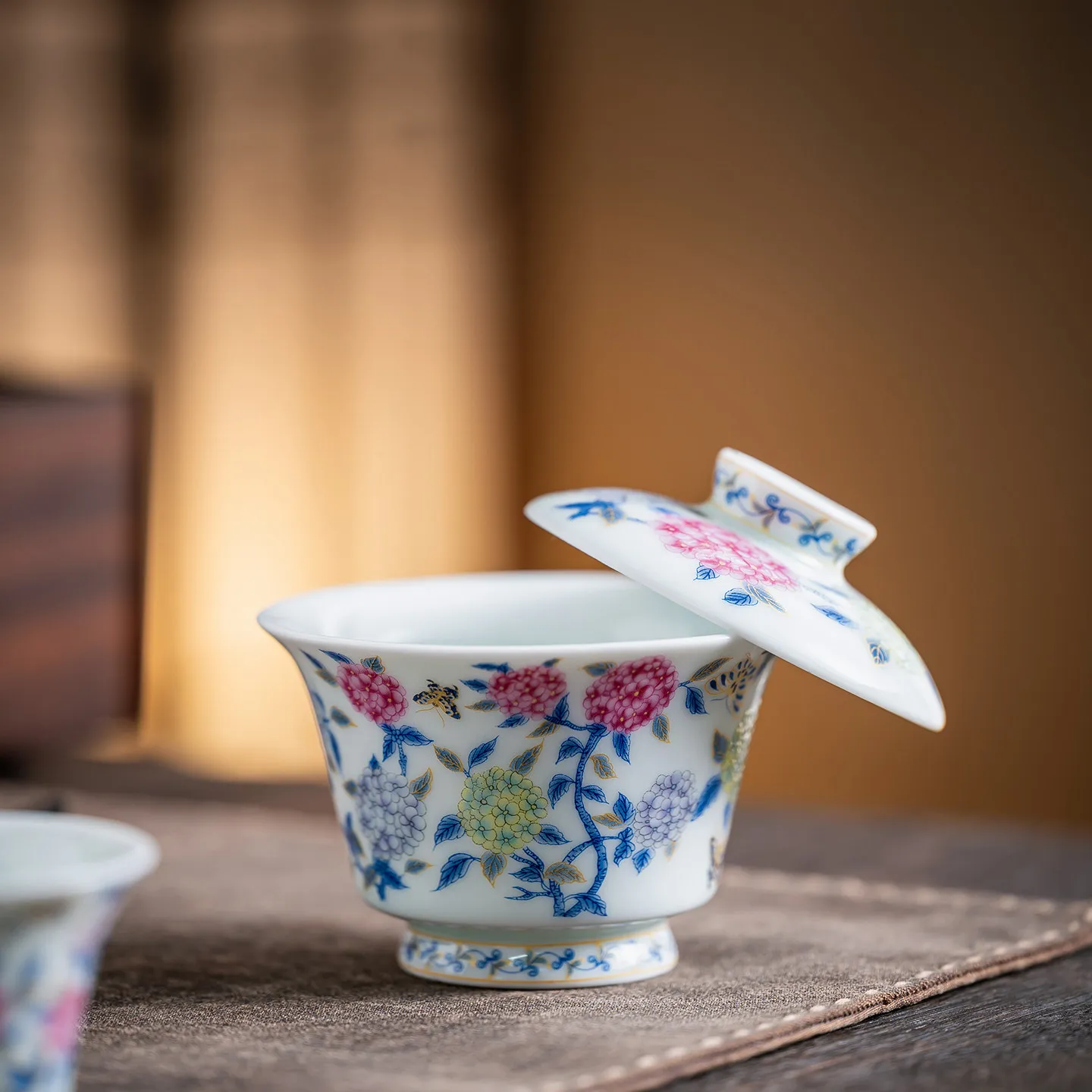 High-End Jingdezhen Enamel Color Hydrangea Ingot Tureen Ceramic Two Cai Set New Chinese Tea Ware