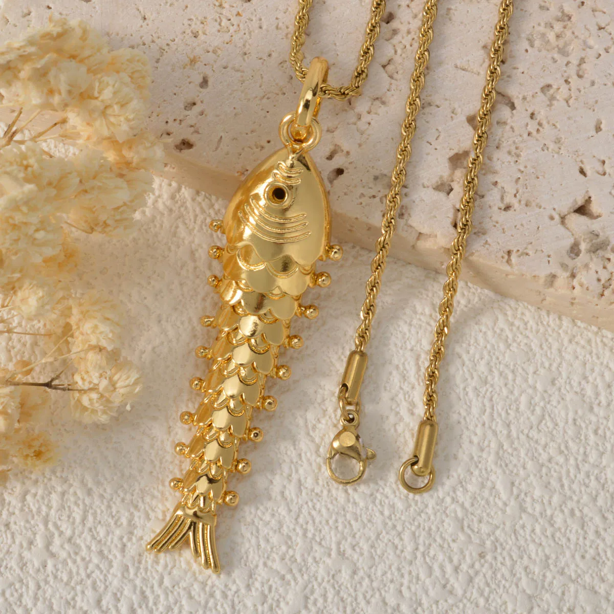 

Lucky Golden Fish Pendant Necklace Swingable Cute Accessories Copper Jewelry Pendant Necklace For Friends Holiday Gifts