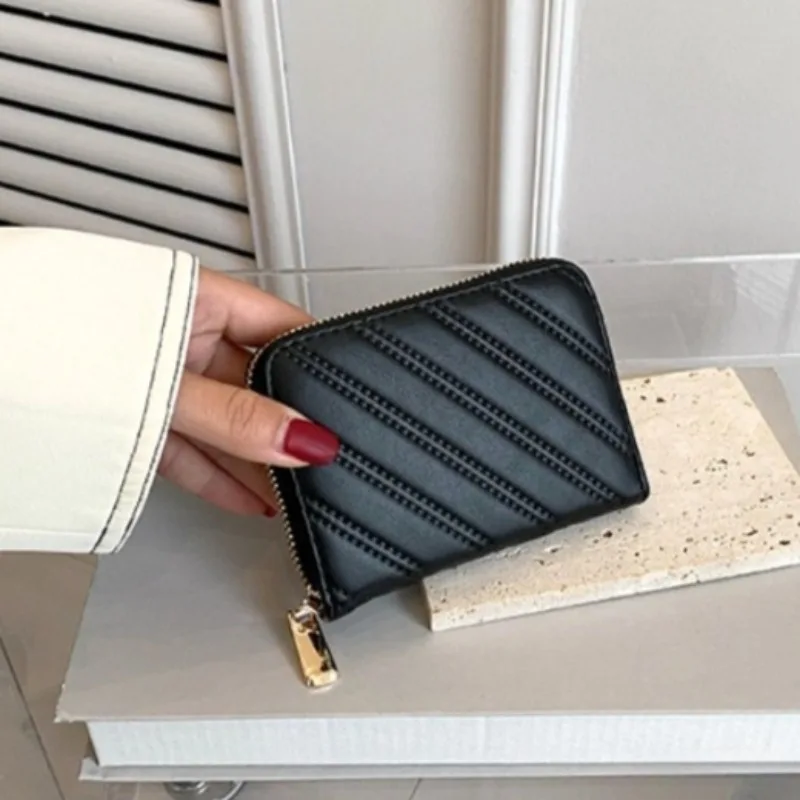 

Fashionable Women's Wallet, Durable Light Luxury Brand with Compact Storage and Versatile Functions