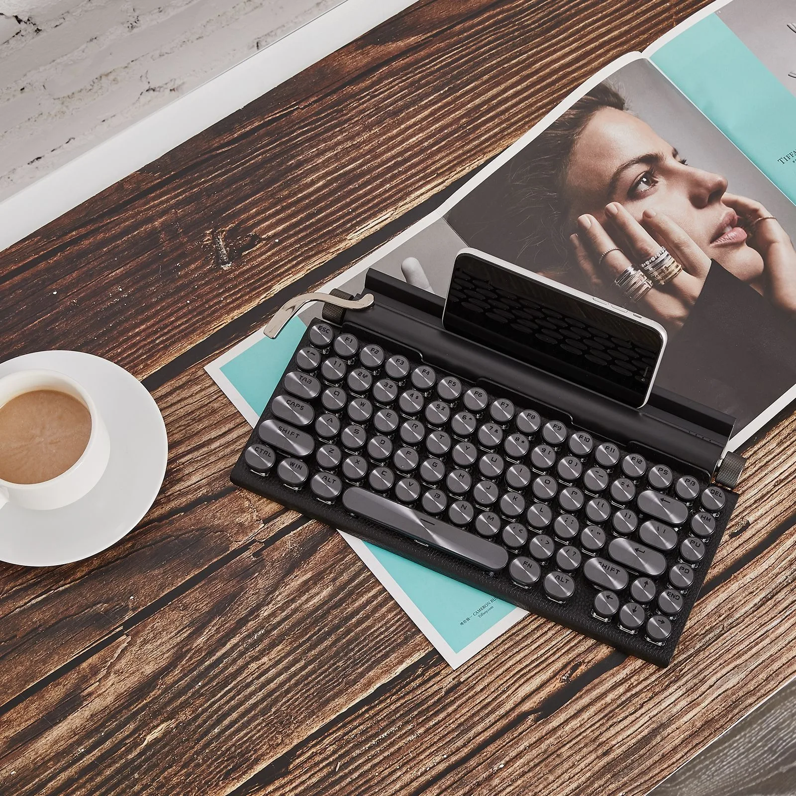 Retro Typewriter Style Bluetooth Mechanical Keyboard With Knobs,Leather Grain Case,Dual Mode,83 Keys 80% Layout,RGB,Punk Keycaps