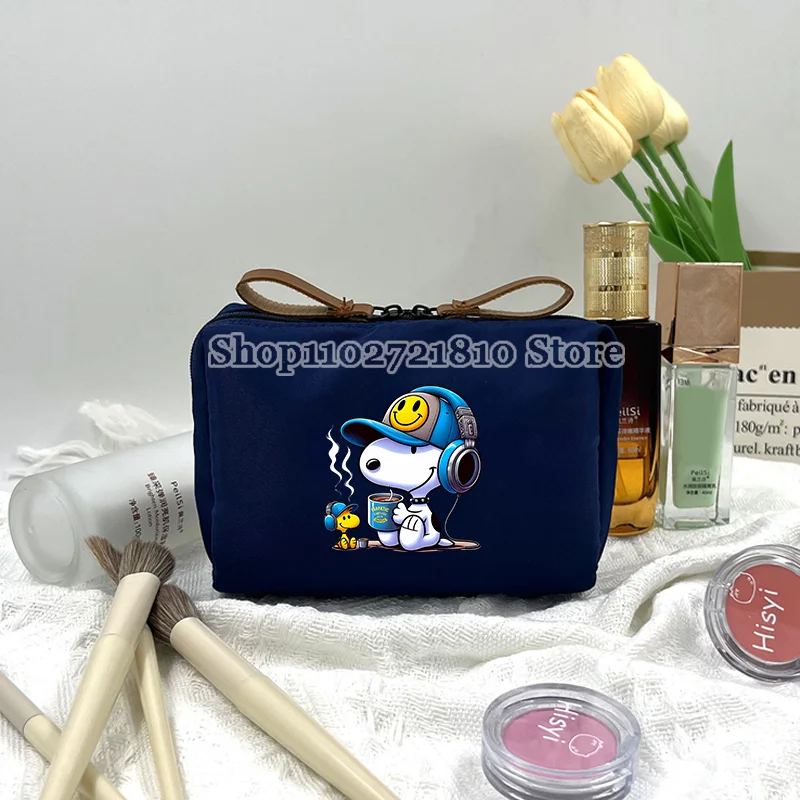 Snoopy Make-up-Tasche, niedlicher Cartoon-Anime, exquisite Reise-Clutch, kosmetische Handtaschen, Damen, tragbar, Mini-Reißverschlusstasche, Geburtstagsgeschenk