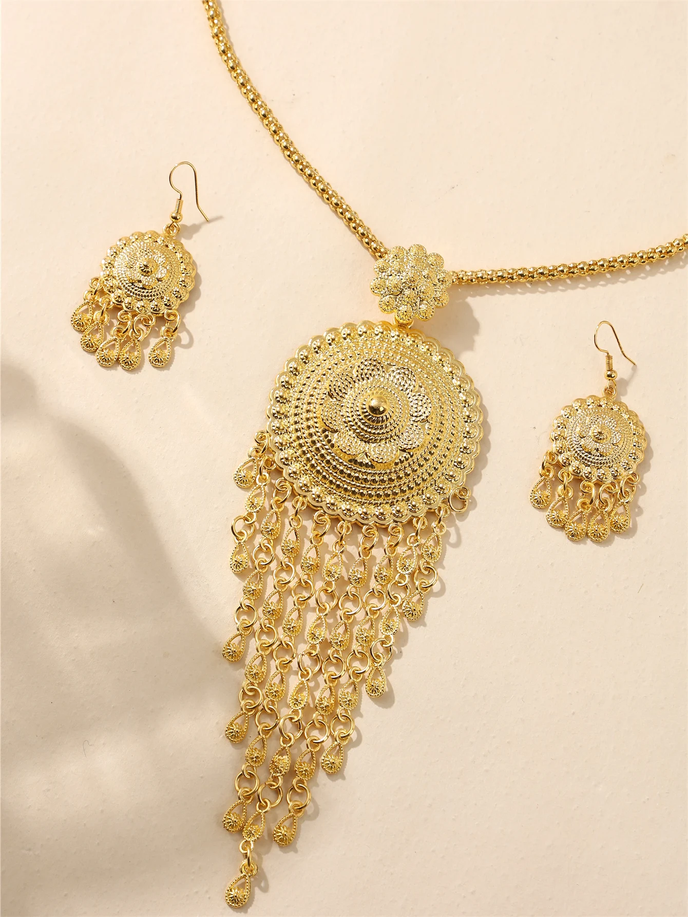 

Two-piece women's necklace and earrings set, luxury retro heart shape, bridal wedding jewelry set for festival and party