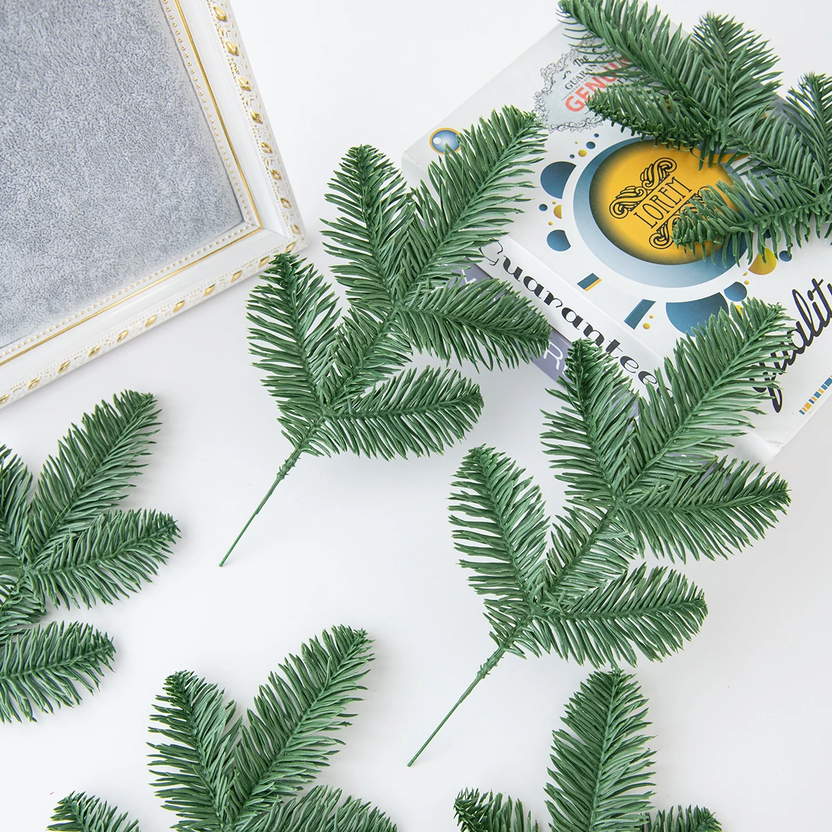 

5pcs/10pcs Artificialplant plastics Pine needle Christmas Tree Home Accessories New Year Wedding Decorative Diy scrapbook box