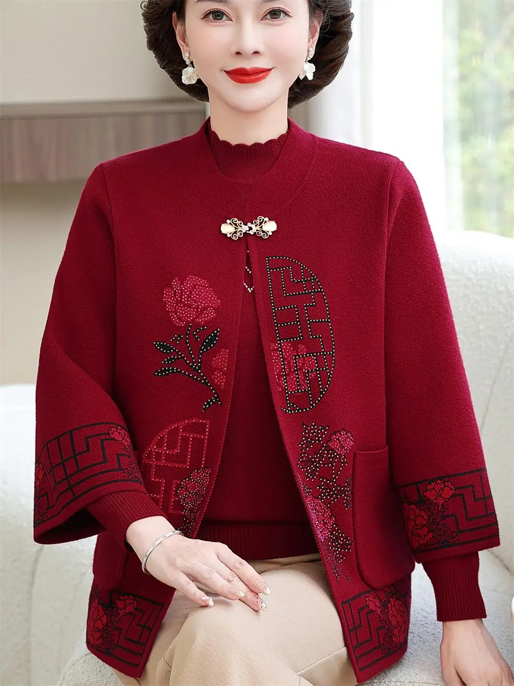 

Китайский вязаный комплект: свитер и пальто для пожилых женщин, зимняя верхняя одежда, V-образный вырез, на пуговицах, модный свободный крой