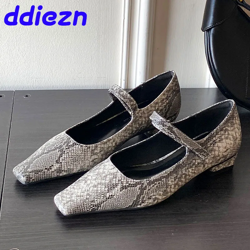 

Женские дизайнерские туфли на плоской подошве с обувью, модная обувь на плоской подошве с крючками, обувь Мэри Джейн для женщин, новинка 2025 г.