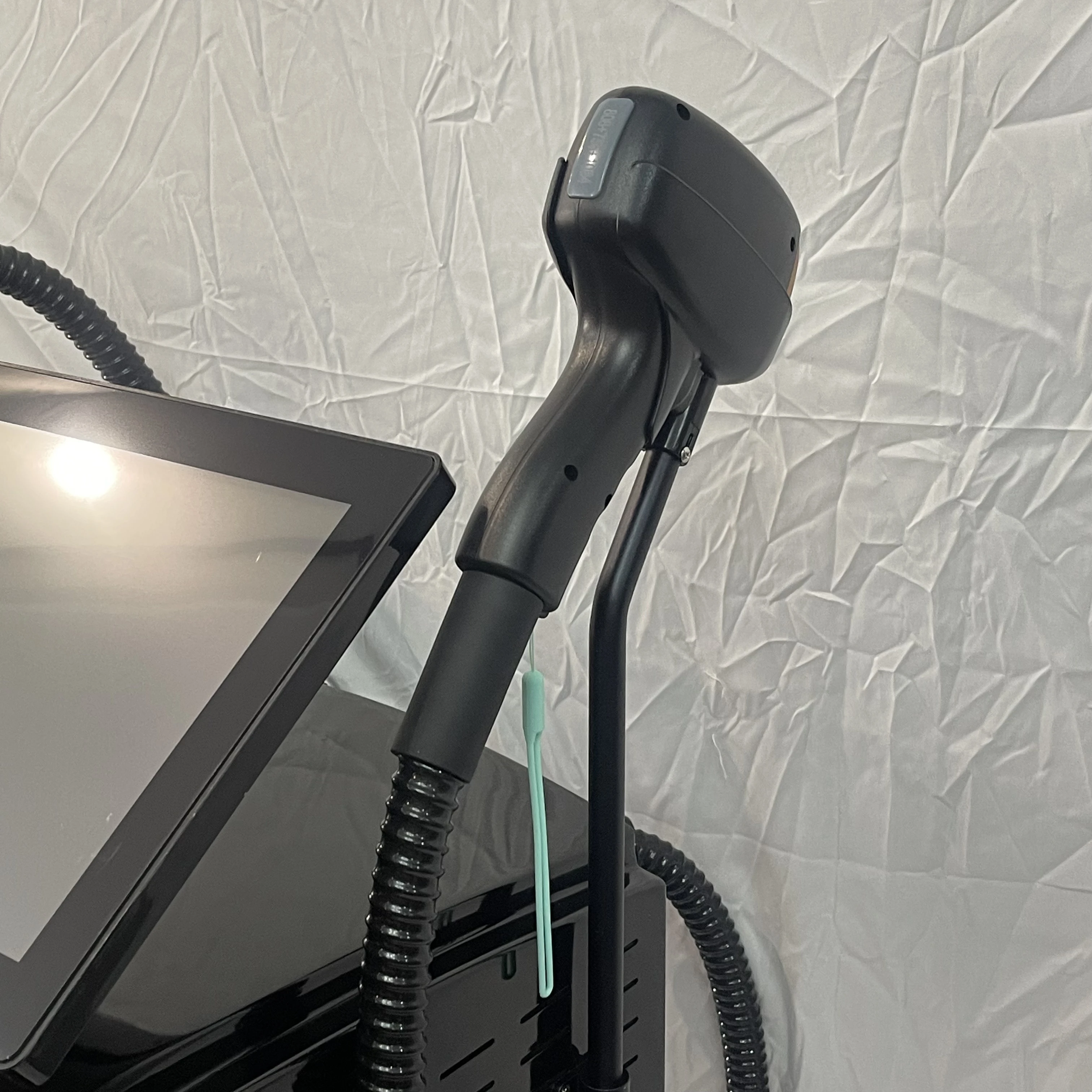 المهنية آلة إزالة الشعر بالليزر ديود عالية الطاقة 4000 واط ليزر الكسندريت 808nm 755nm 1064nm940nmCE مصنع التسليم السريع