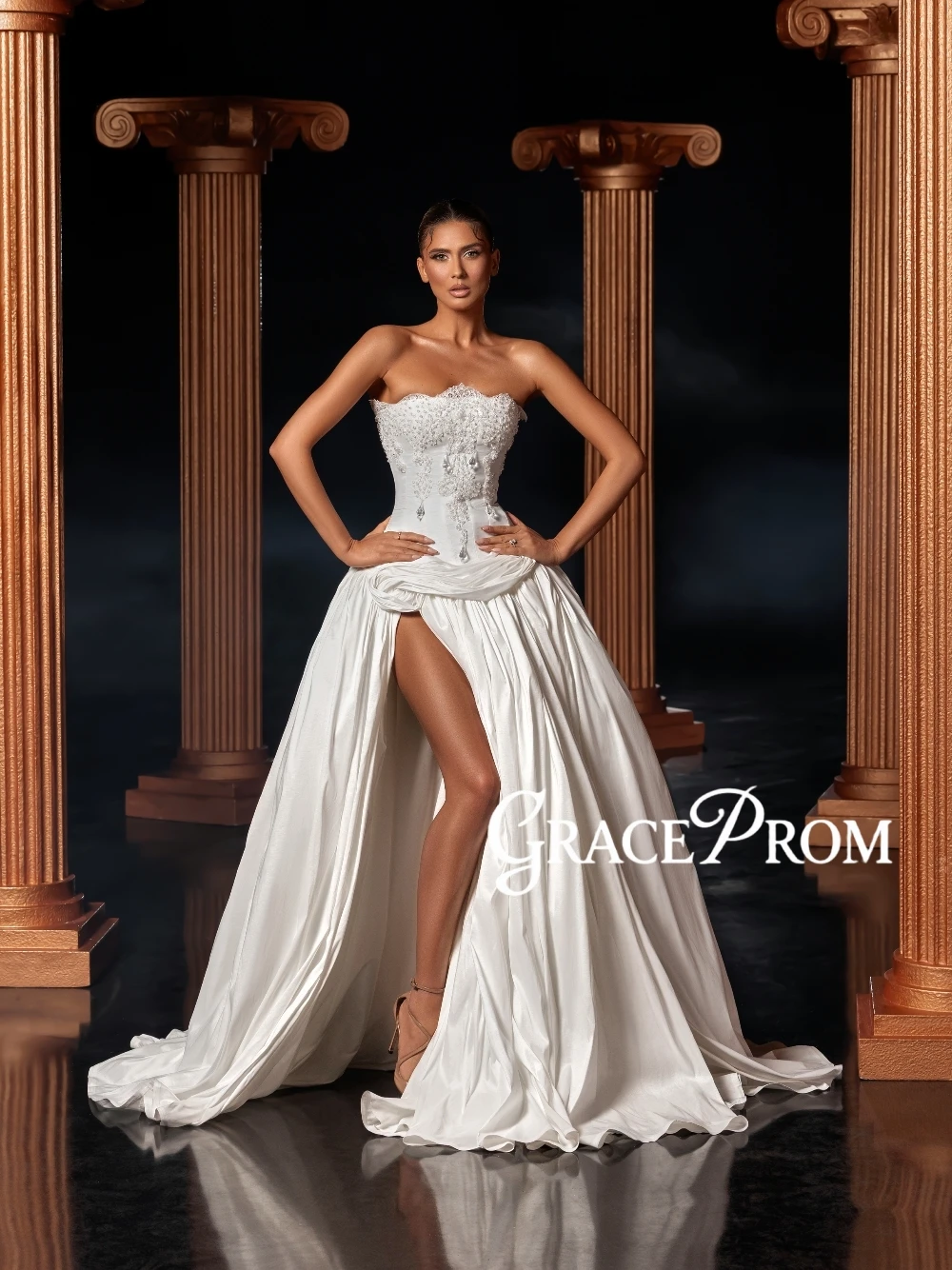 

Affordable Charming Strapless Wedding Dress Intricate Crystals Appliques Ball Gown Customized Ruched Bride Wear Lace Up Back